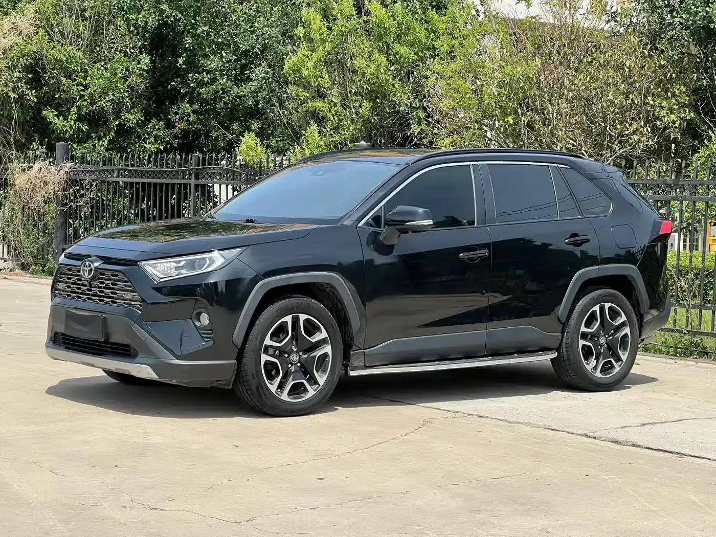 2020 RAV4 2.0L CVT 2WD Premium Edition — миниатюра 1