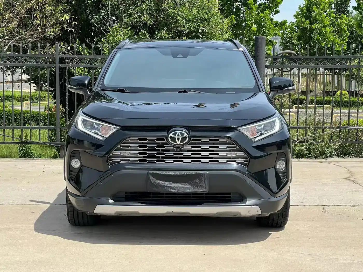 2020 RAV4 2.0L CVT 2WD Premium Edition — миниатюра 2