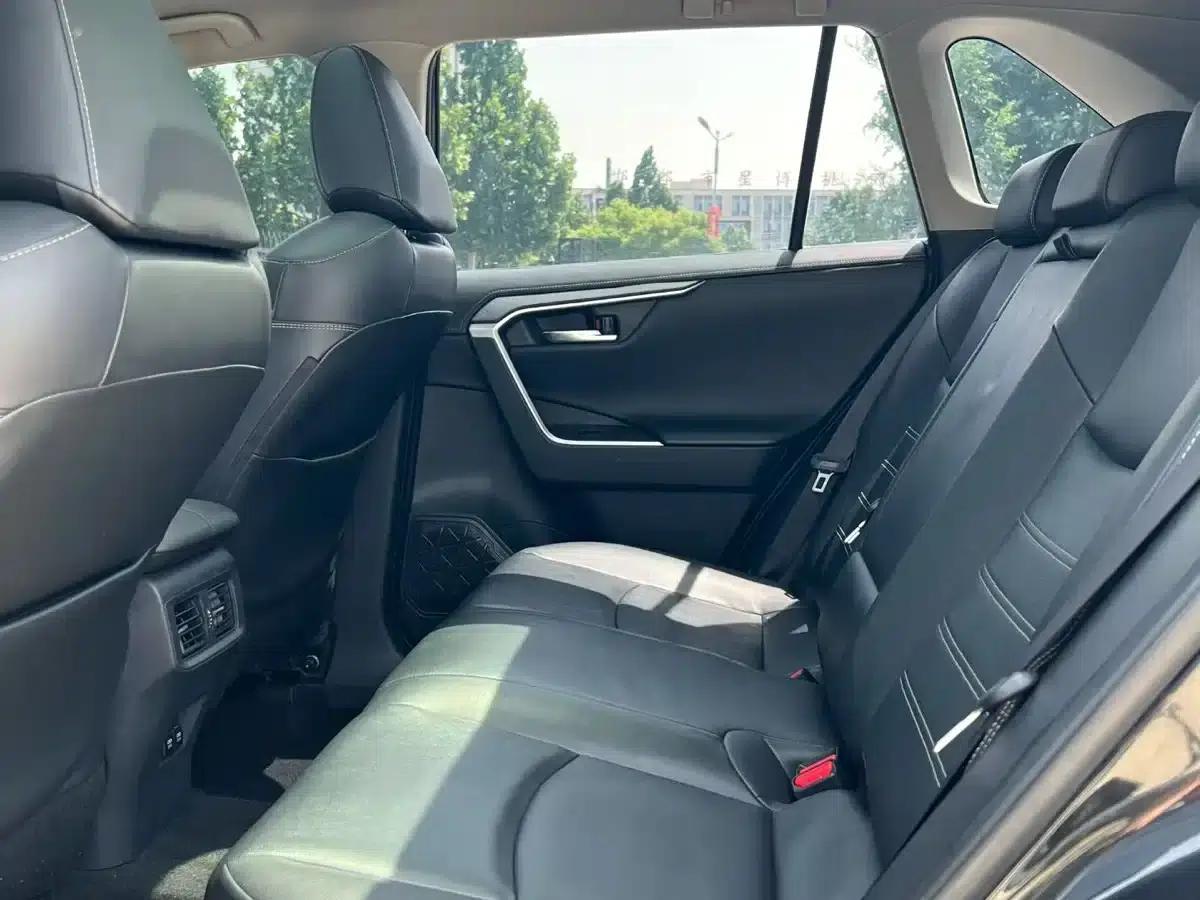 2020 RAV4 2.0L CVT 2WD Premium Edition — миниатюра 5