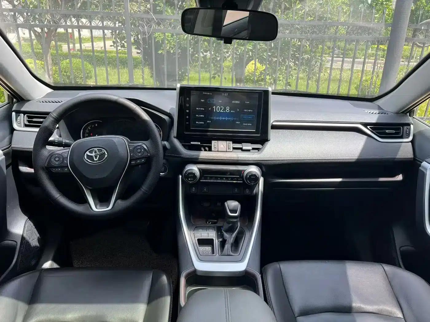 2020 RAV4 2.0L CVT 2WD Premium Edition — миниатюра 6