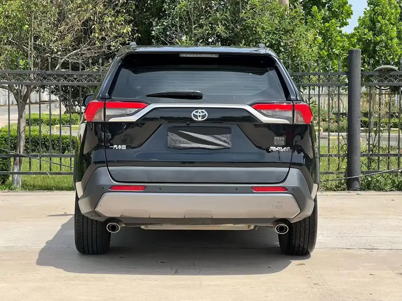 2020 RAV4 2.0L CVT 2WD Premium Edition — миниатюра 8