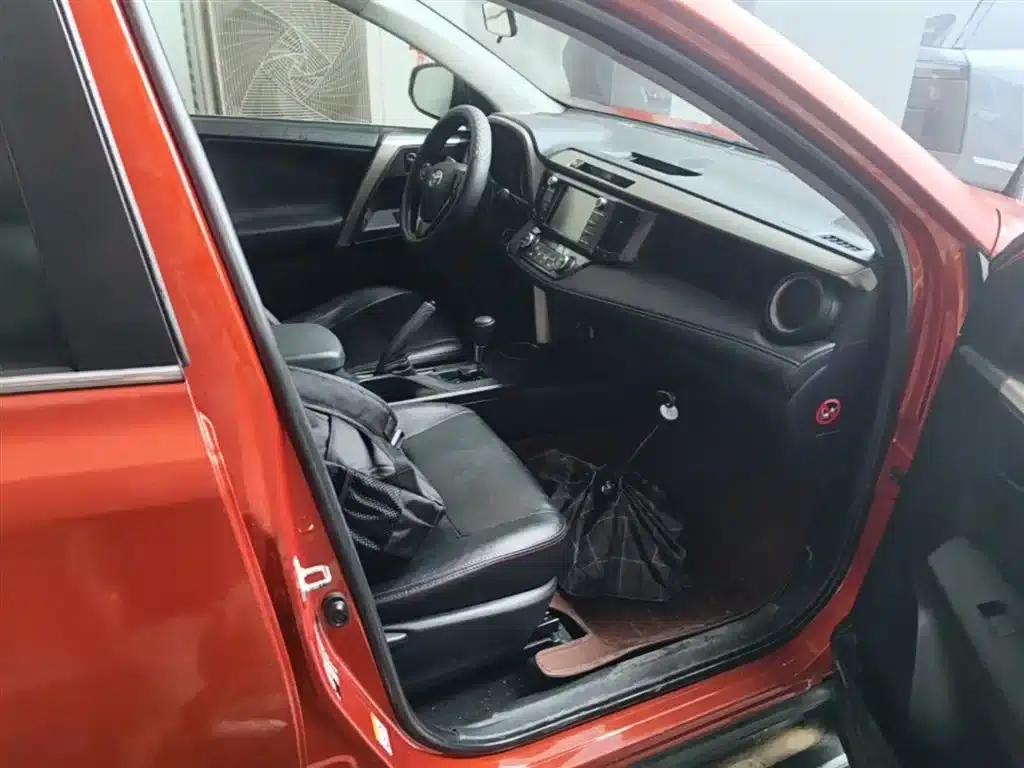 2015 RAV4 2.0L CVT 2WD Fashion Edition — миниатюра 11