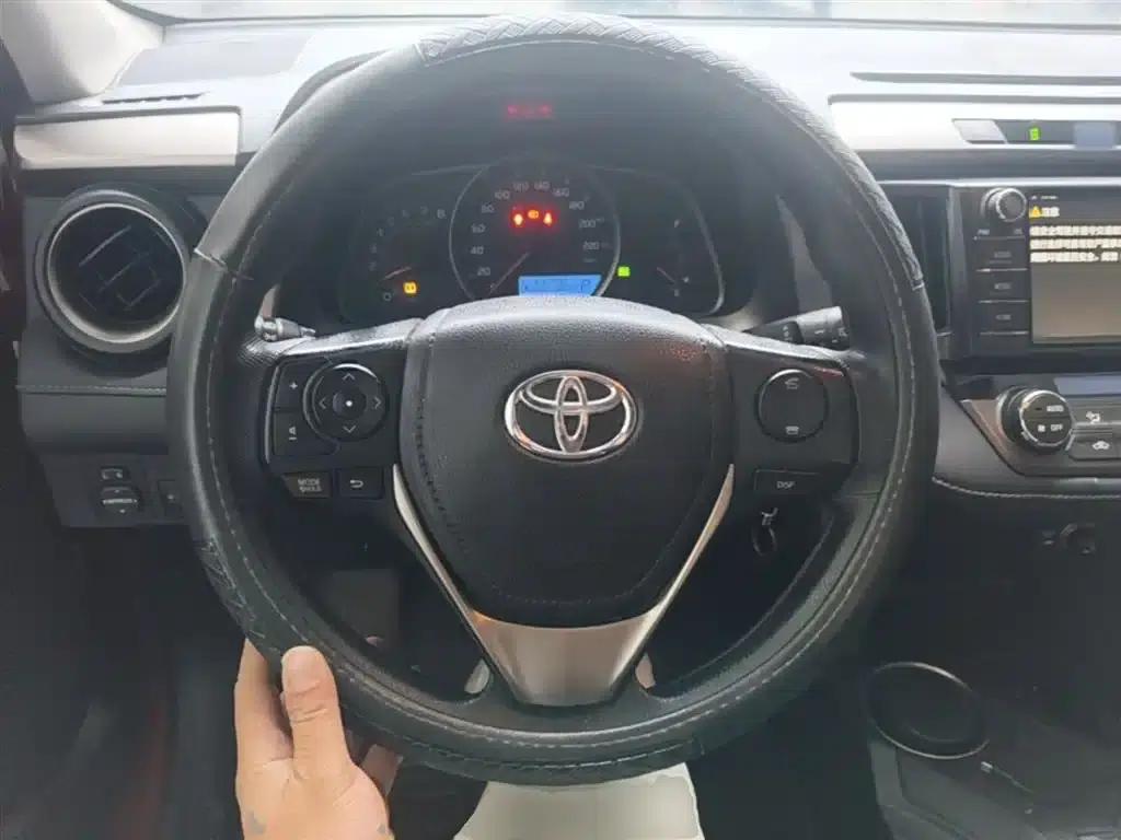 2015 RAV4 2.0L CVT 2WD Fashion Edition — миниатюра 17