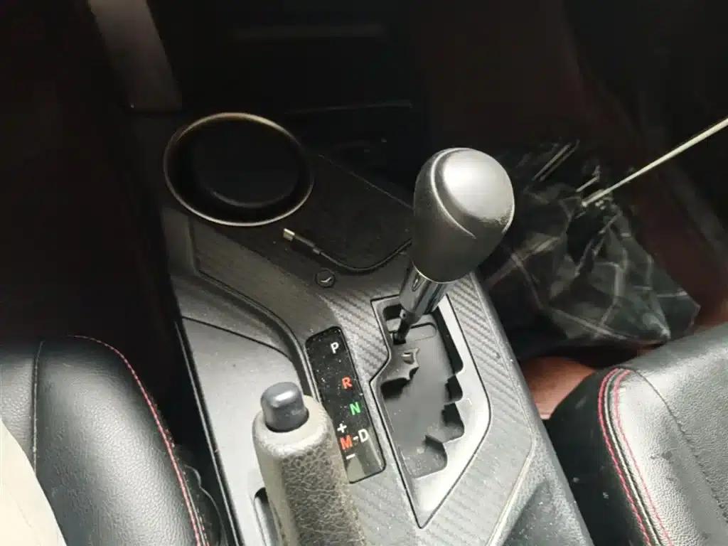 2015 RAV4 2.0L CVT 2WD Fashion Edition — миниатюра 21