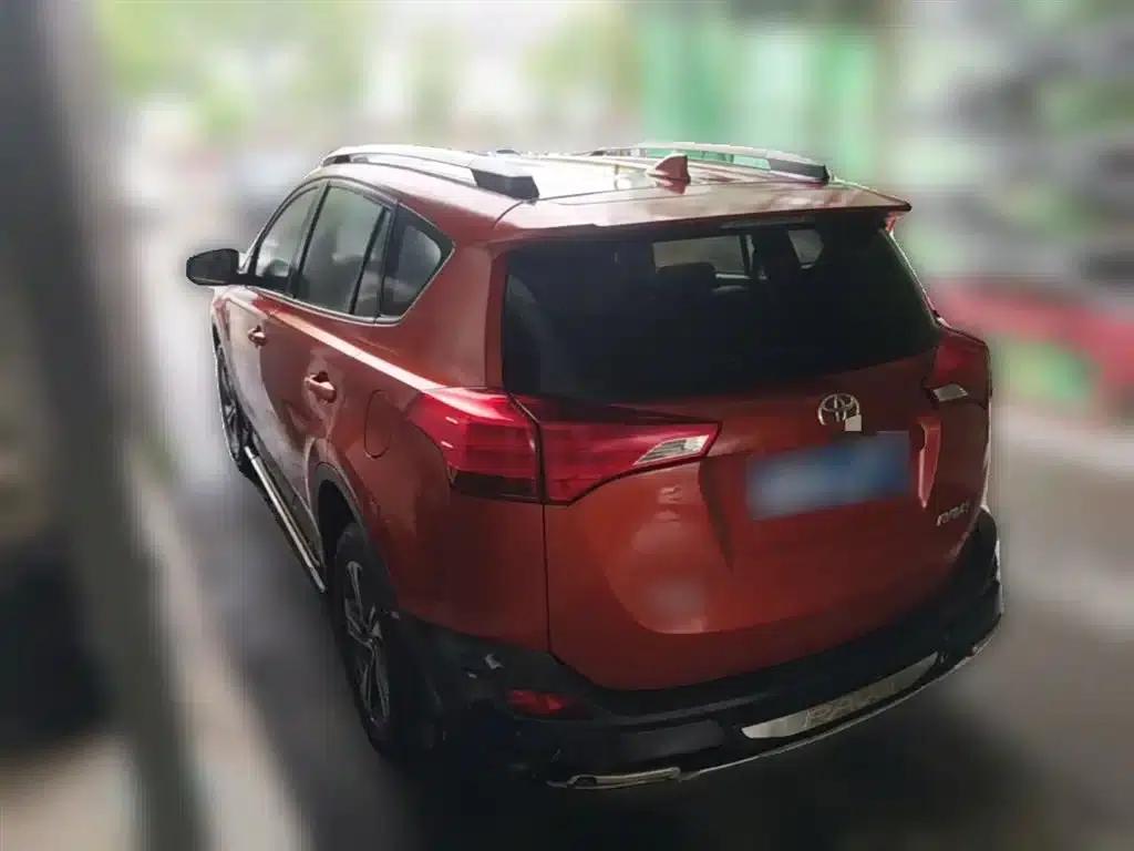 2015 RAV4 2.0L CVT 2WD Fashion Edition — миниатюра 9