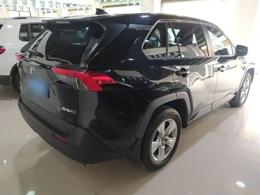 2021 Toyota RAV4 2.0L CVT 2WD Urban Edition — миниатюра 5