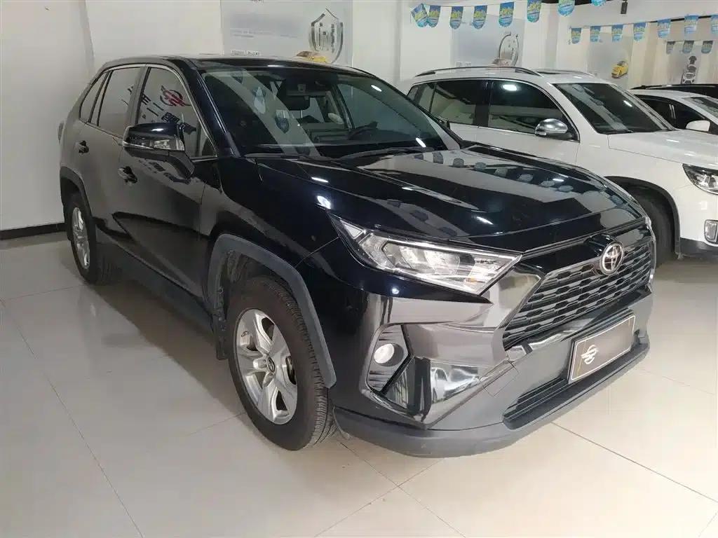 2021 Toyota RAV4 2.0L CVT 2WD Urban Edition — миниатюра 6