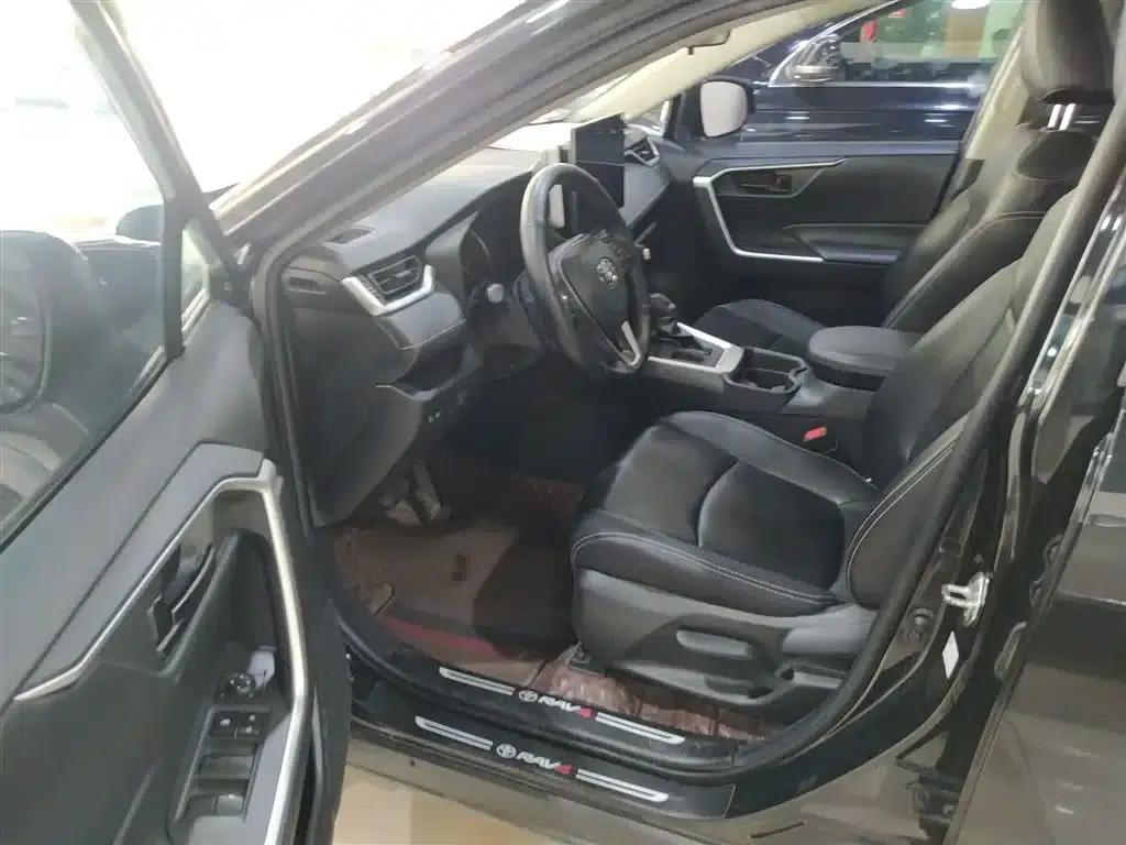 2021 Toyota RAV4 2.0L CVT 2WD Urban Edition — миниатюра 8