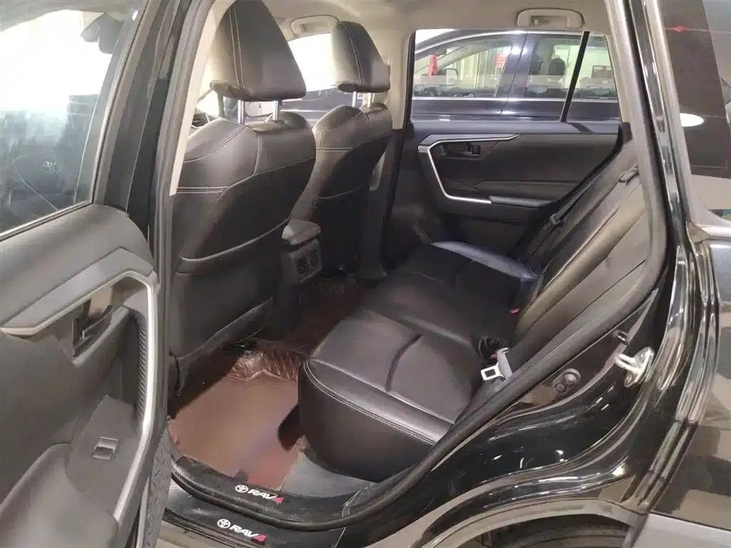 2021 Toyota RAV4 2.0L CVT 2WD Urban Edition — миниатюра 9