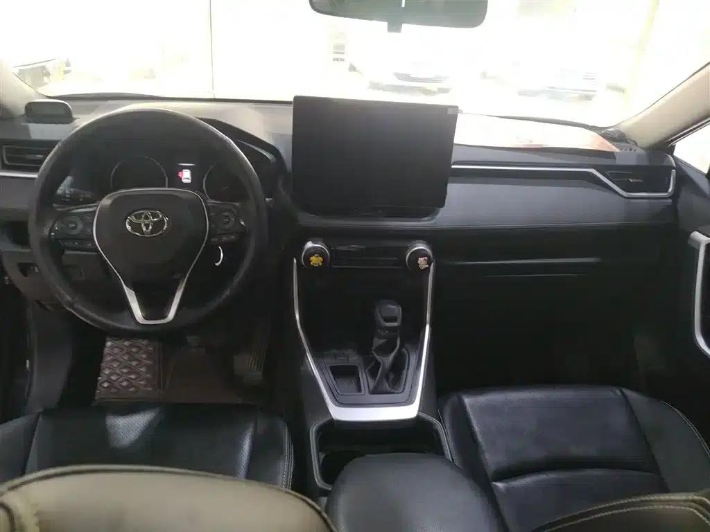 2021 Toyota RAV4 2.0L CVT 2WD Urban Edition — миниатюра 10