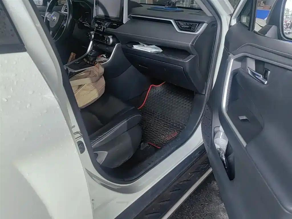 RAV4 2020 Hybrid 2.5L E-CVT AWD Elite PLUS Edition — миниатюра 11