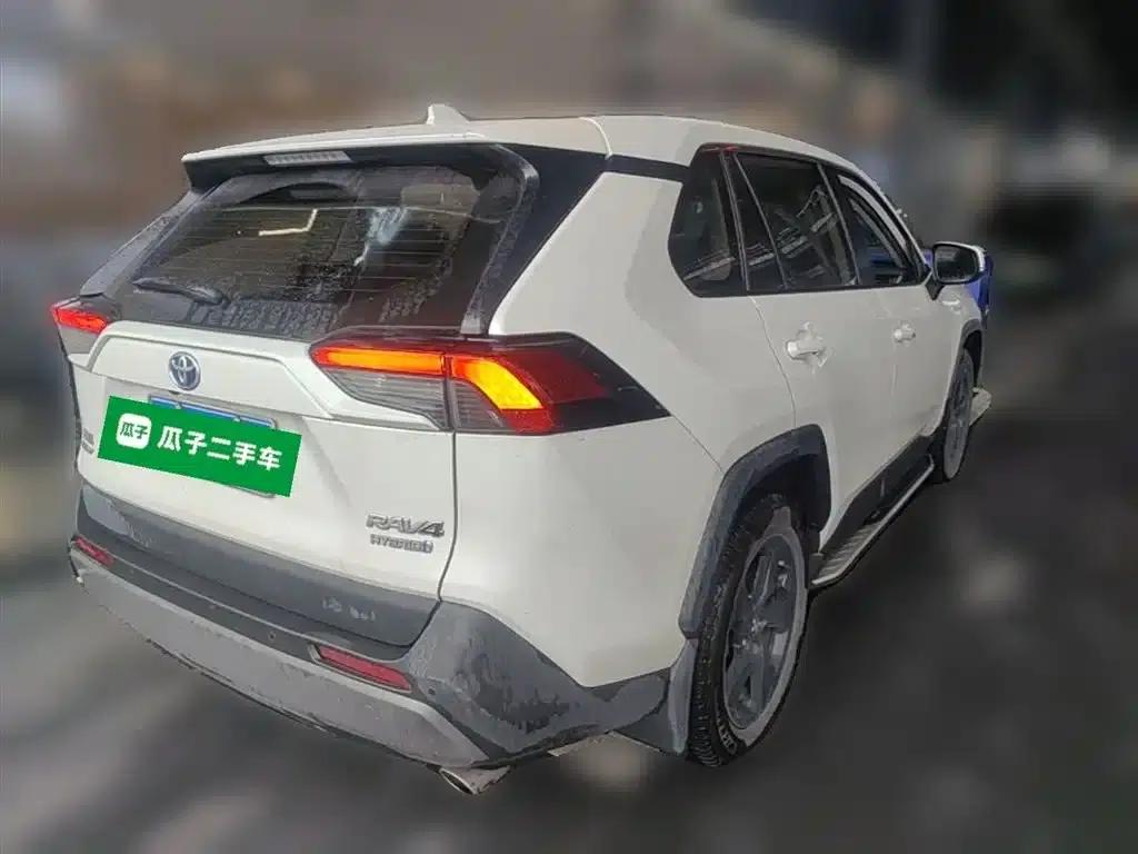RAV4 2020 Hybrid 2.5L E-CVT AWD Elite PLUS Edition — миниатюра 12