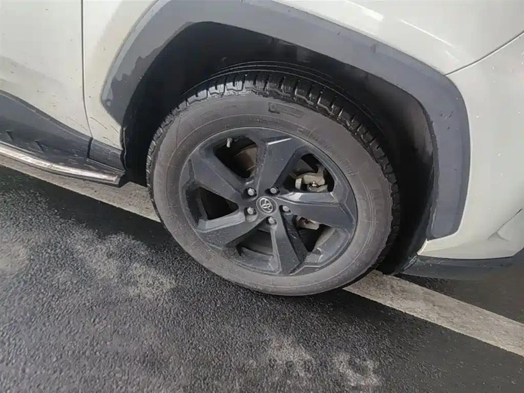 RAV4 2020 Hybrid 2.5L E-CVT AWD Elite PLUS Edition — миниатюра 14