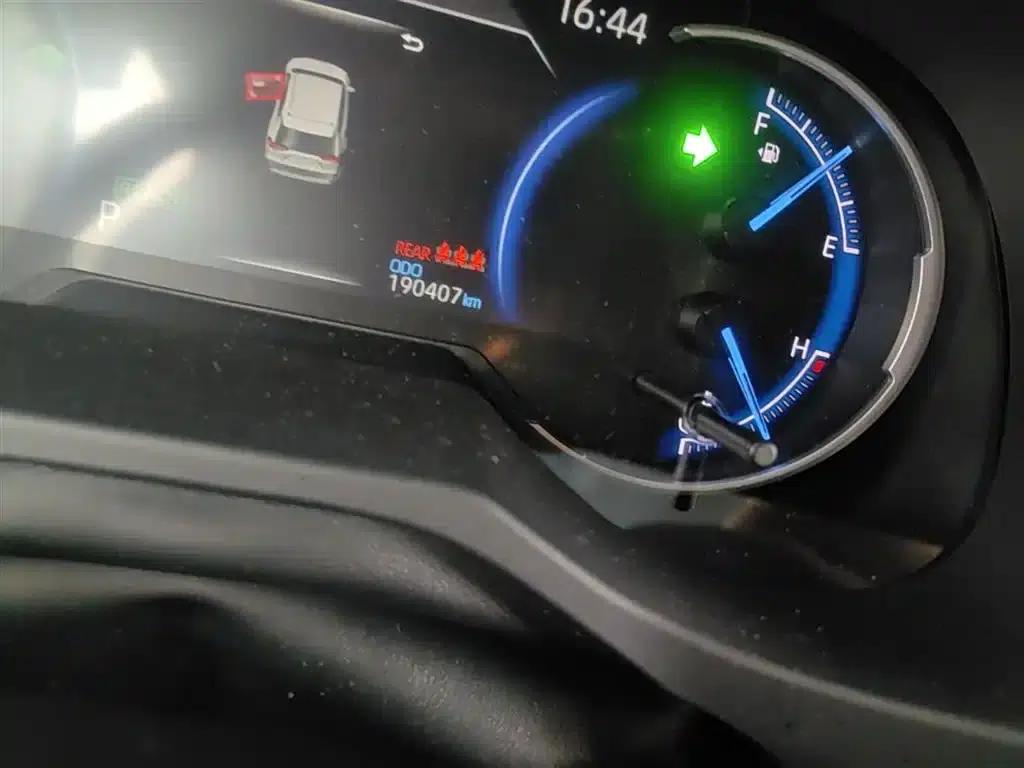 RAV4 2020 Hybrid 2.5L E-CVT AWD Elite PLUS Edition — миниатюра 19