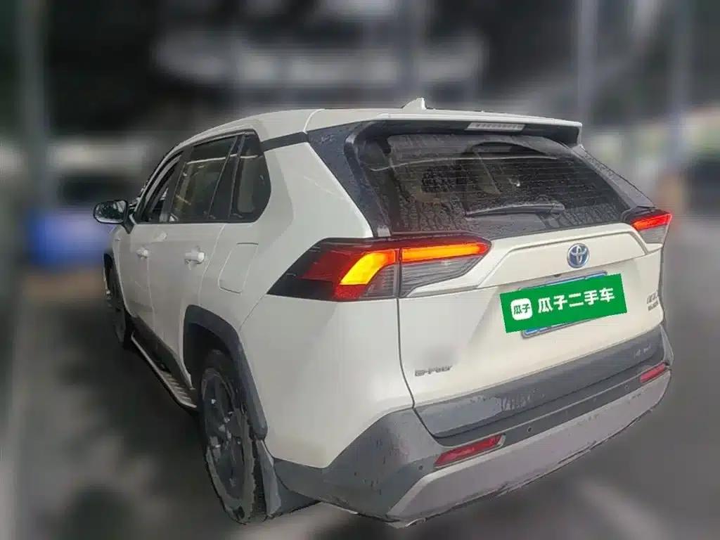RAV4 2020 Hybrid 2.5L E-CVT AWD Elite PLUS Edition — миниатюра 9