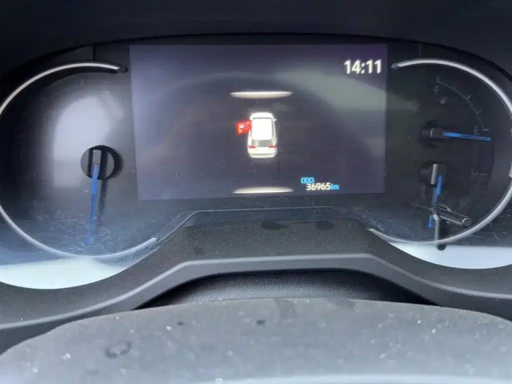 RAV4 2020 Hybrid 2.5L E-CVT AWD Flagship Edition — миниатюра 4