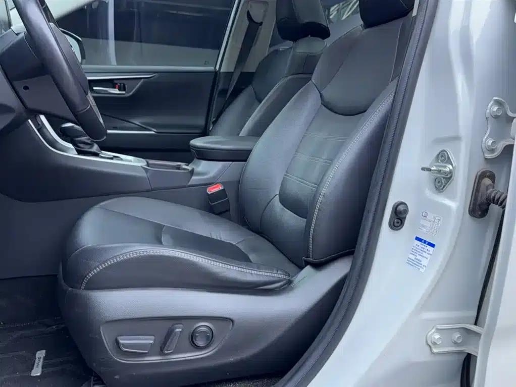 RAV4 2020 Hybrid 2.5L E-CVT AWD Flagship Edition — миниатюра 8