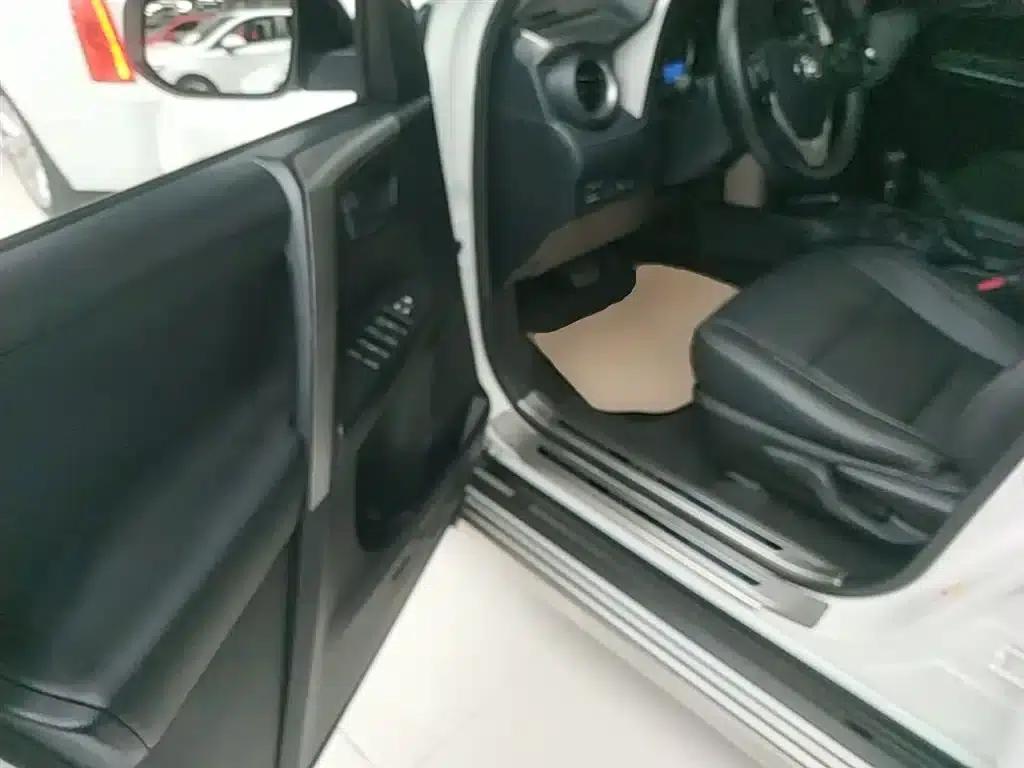 2016 Toyota RAV4 2.0L CVT 2WD Fashion Edition (National V Emission Standard) — миниатюра 16