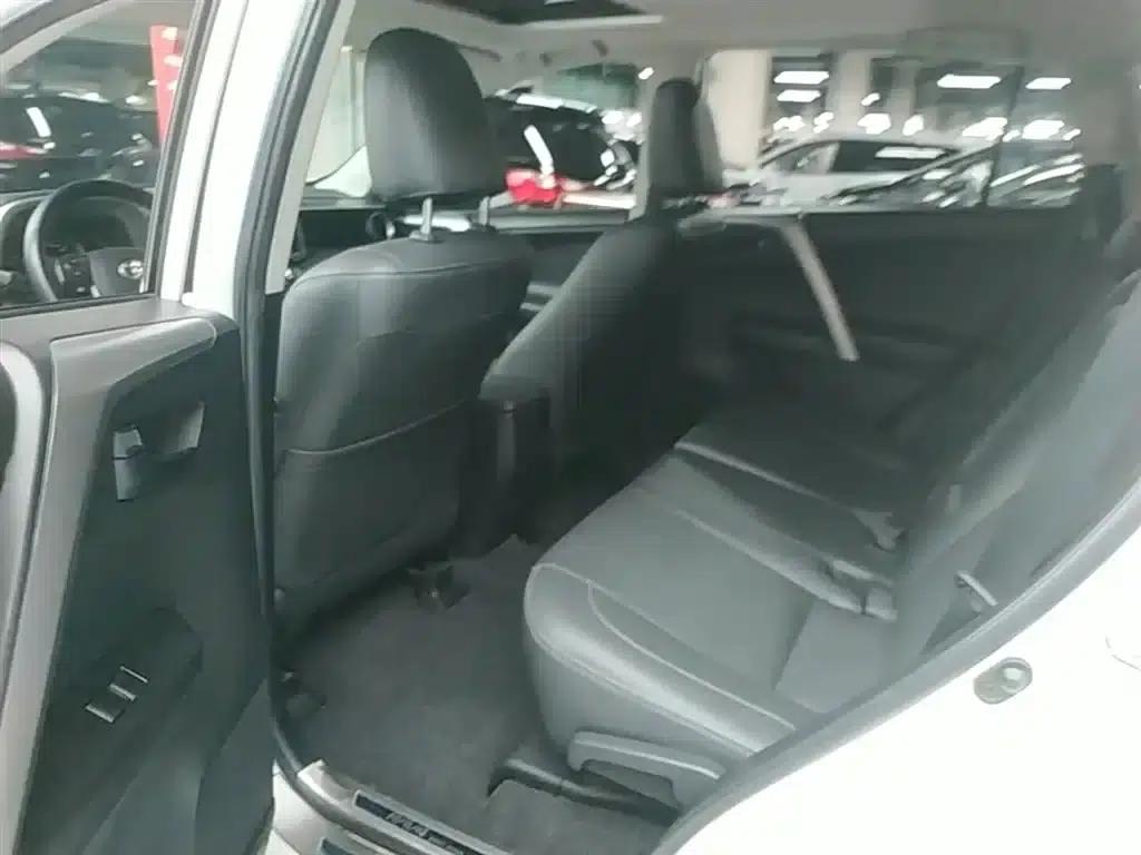 2016 Toyota RAV4 2.0L CVT 2WD Fashion Edition (National V Emission Standard) — миниатюра 17