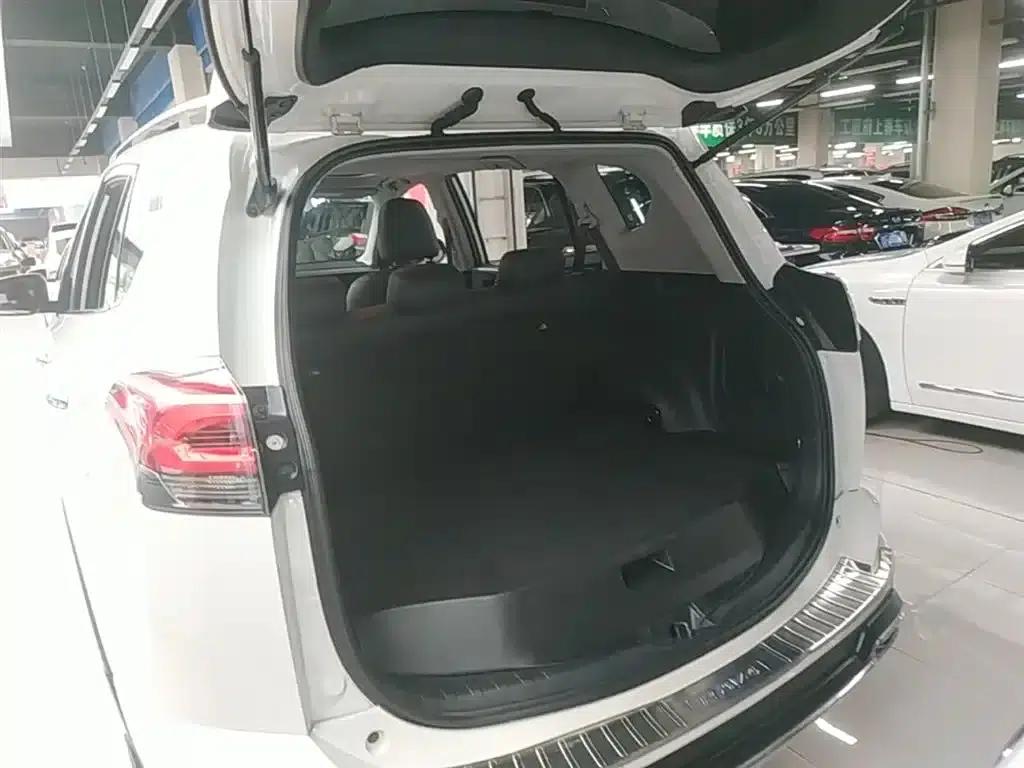 2016 Toyota RAV4 2.0L CVT 2WD Fashion Edition (National V Emission Standard) — миниатюра 19