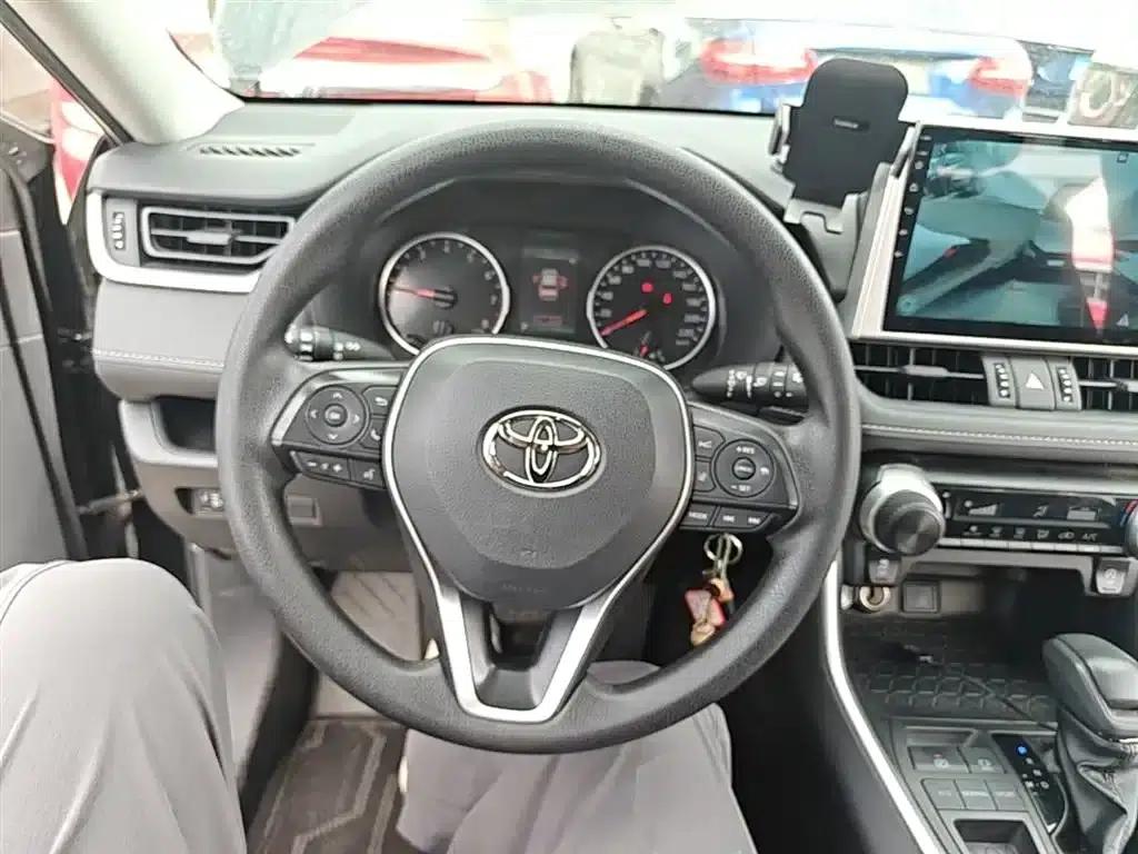 2022 Toyota RAV4 2.0L CVT 2WD Urban Edition — миниатюра 11