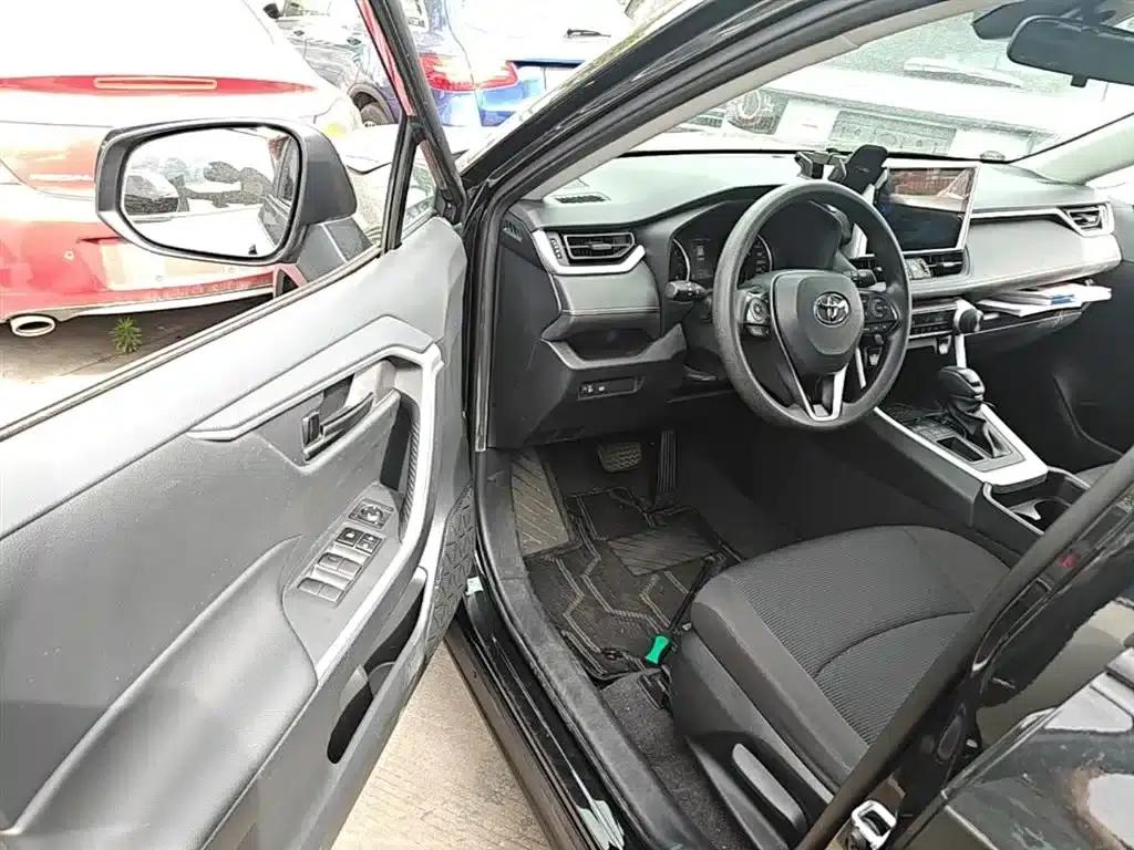 2022 Toyota RAV4 2.0L CVT 2WD Urban Edition — миниатюра 16