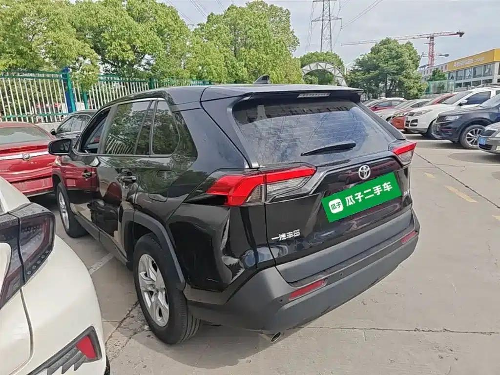 2022 Toyota RAV4 2.0L CVT 2WD Urban Edition — миниатюра 5