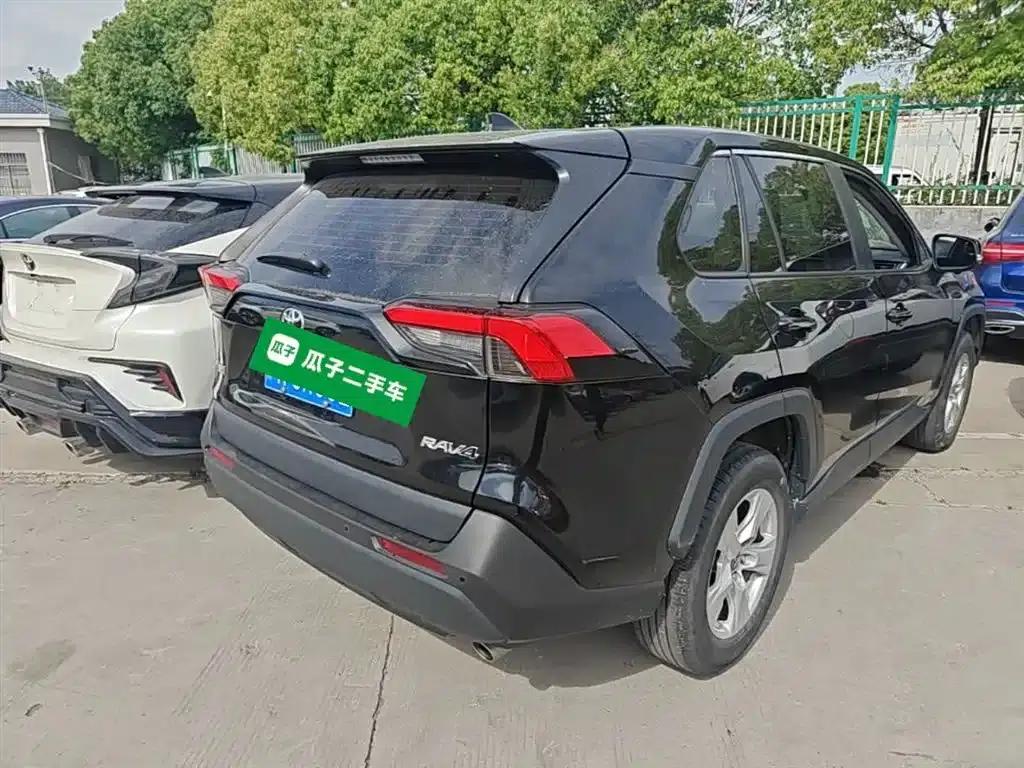 2022 Toyota RAV4 2.0L CVT 2WD Urban Edition — миниатюра 7