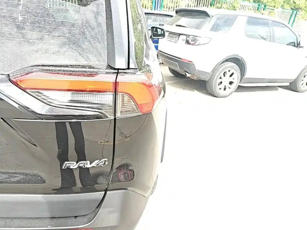 2022 Toyota RAV4 2.0L CVT 2WD Urban Edition — миниатюра 8