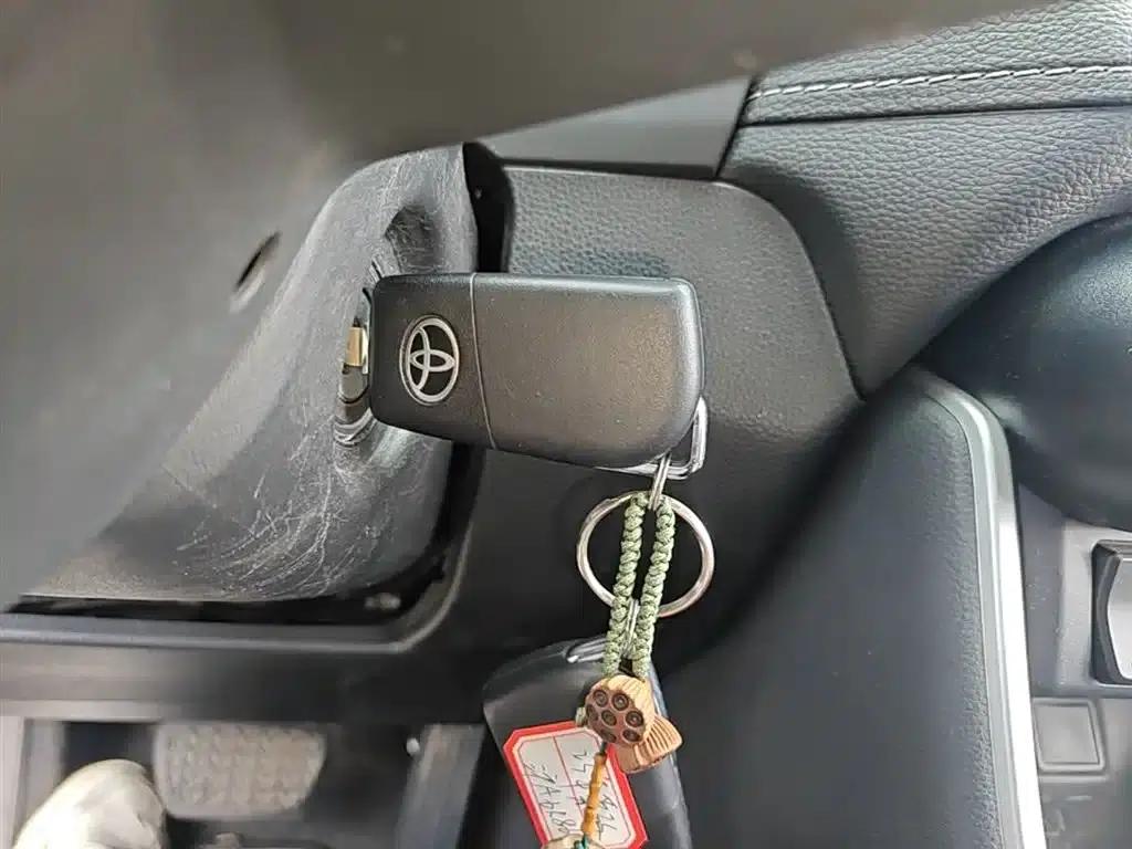 2022 Toyota RAV4 2.0L CVT 2WD Urban Edition — миниатюра 9