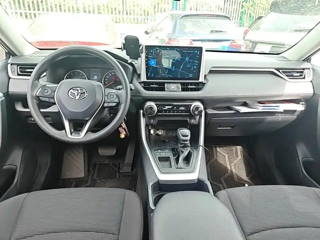 2022 Toyota RAV4 2.0L CVT 2WD Urban Edition — миниатюра 10