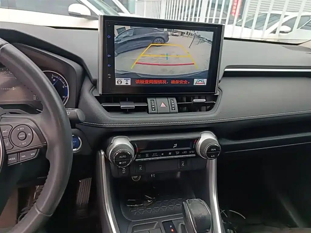 RAV4 2021 Facelift Hybrid 2.5L E-CVT AWD Elite PLUS Edition — миниатюра 13