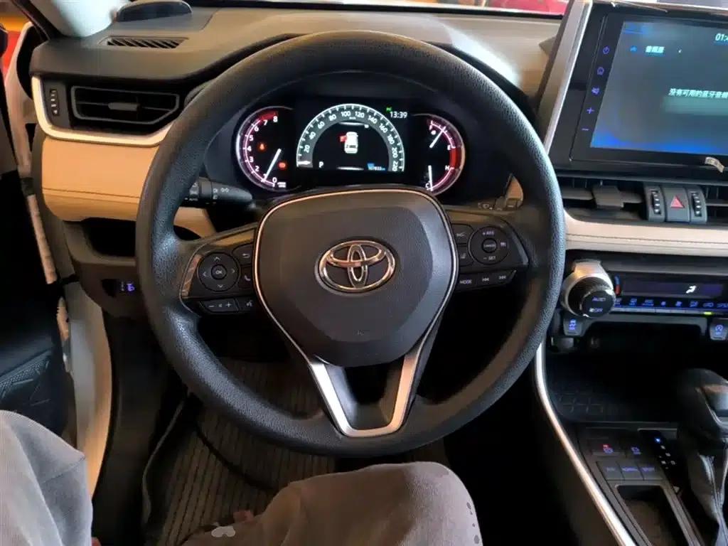 RAV4 2020 2.0L CVT 2WD Fashion Edition — миниатюра 11
