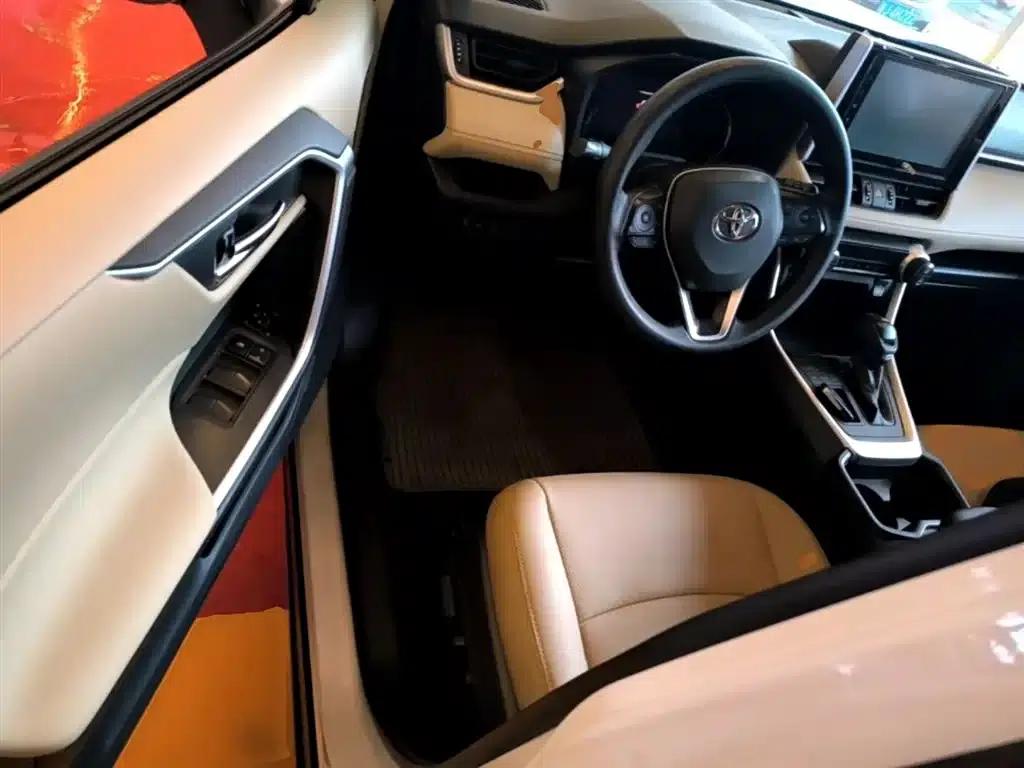 RAV4 2020 2.0L CVT 2WD Fashion Edition — миниатюра 16