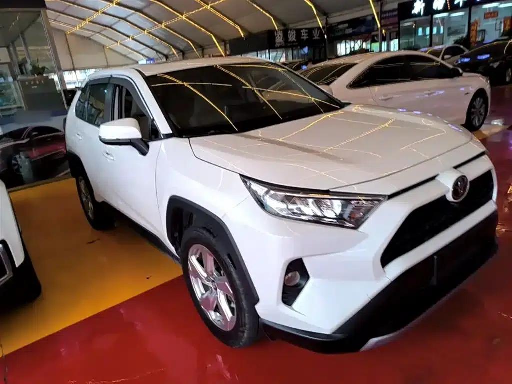 RAV4 2020 2.0L CVT 2WD Fashion Edition — миниатюра 4
