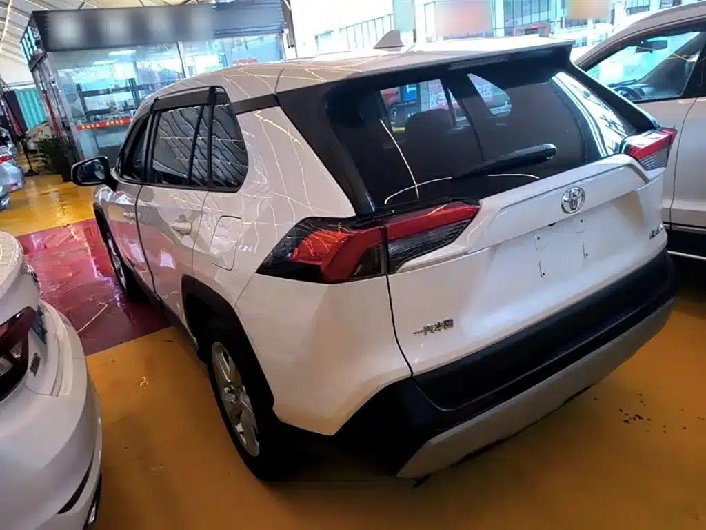 RAV4 2020 2.0L CVT 2WD Fashion Edition — миниатюра 5