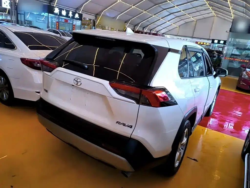 RAV4 2020 2.0L CVT 2WD Fashion Edition — миниатюра 7