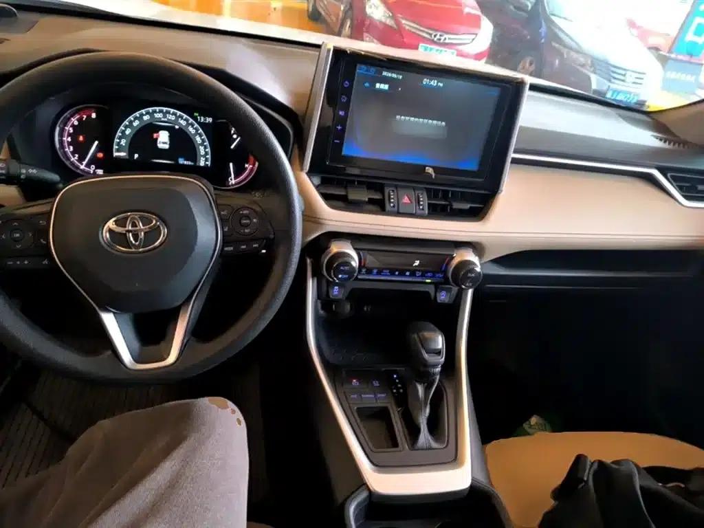 RAV4 2020 2.0L CVT 2WD Fashion Edition — миниатюра 10