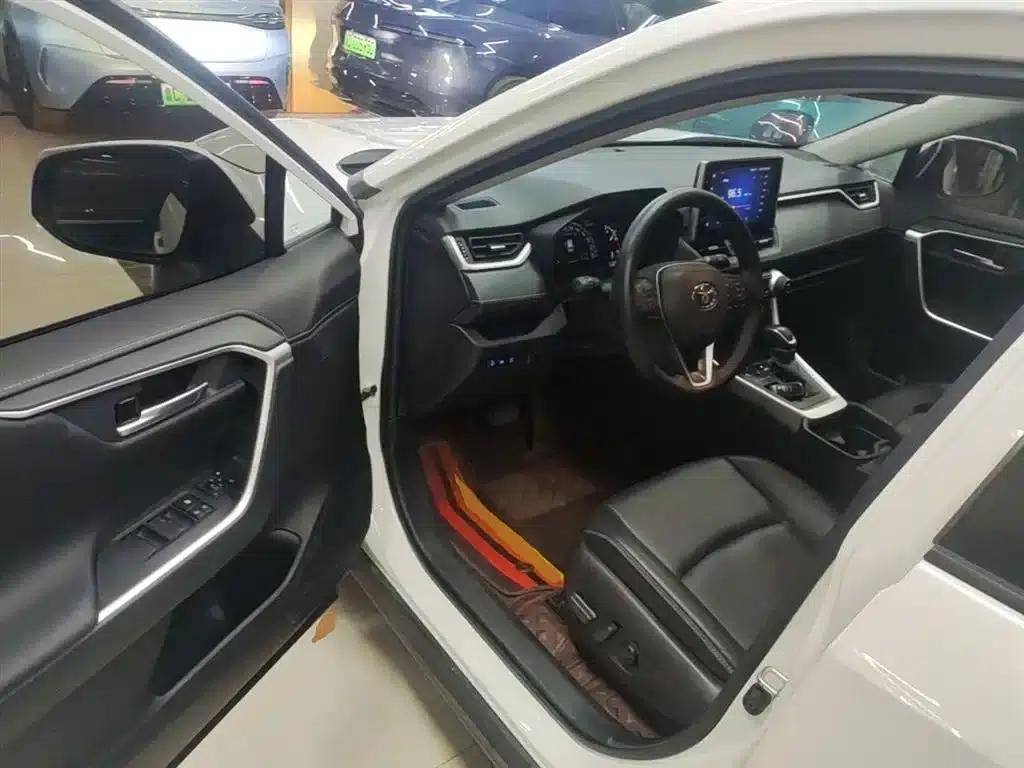 RAV4 2021 2.0L CVT 2WD Fashion Plus Edition — миниатюра 16