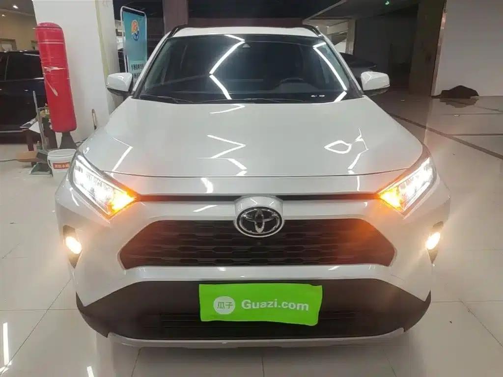 RAV4 2021 2.0L CVT 2WD Fashion Plus Edition — миниатюра 3