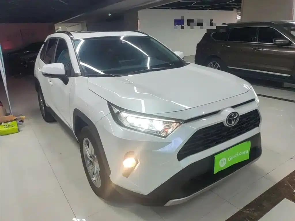 RAV4 2021 2.0L CVT 2WD Fashion Plus Edition — миниатюра 4
