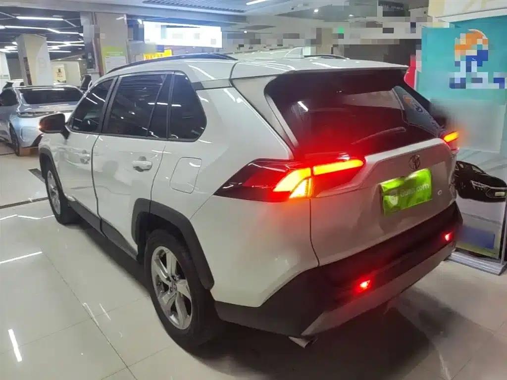 RAV4 2021 2.0L CVT 2WD Fashion Plus Edition — миниатюра 5