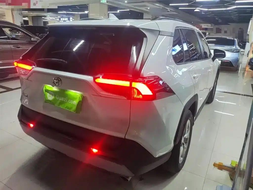 RAV4 2021 2.0L CVT 2WD Fashion Plus Edition — миниатюра 7