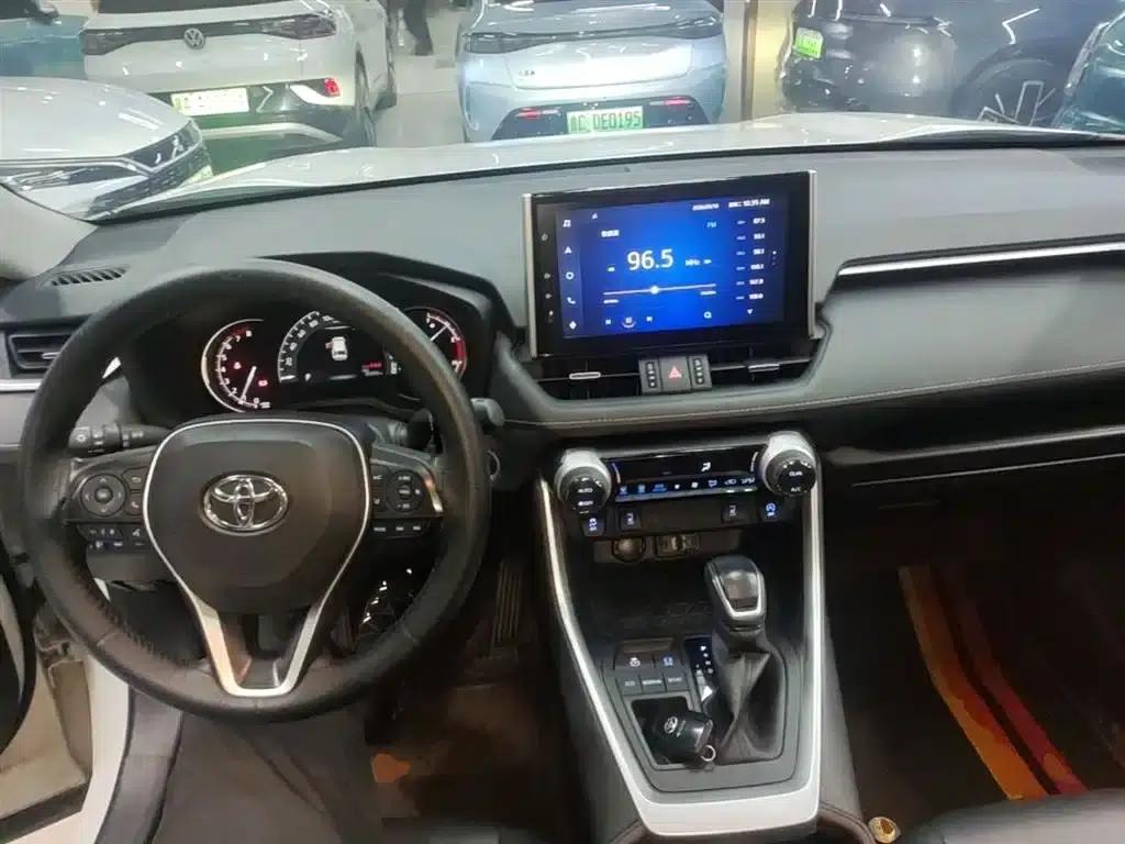 RAV4 2021 2.0L CVT 2WD Fashion Plus Edition — миниатюра 10