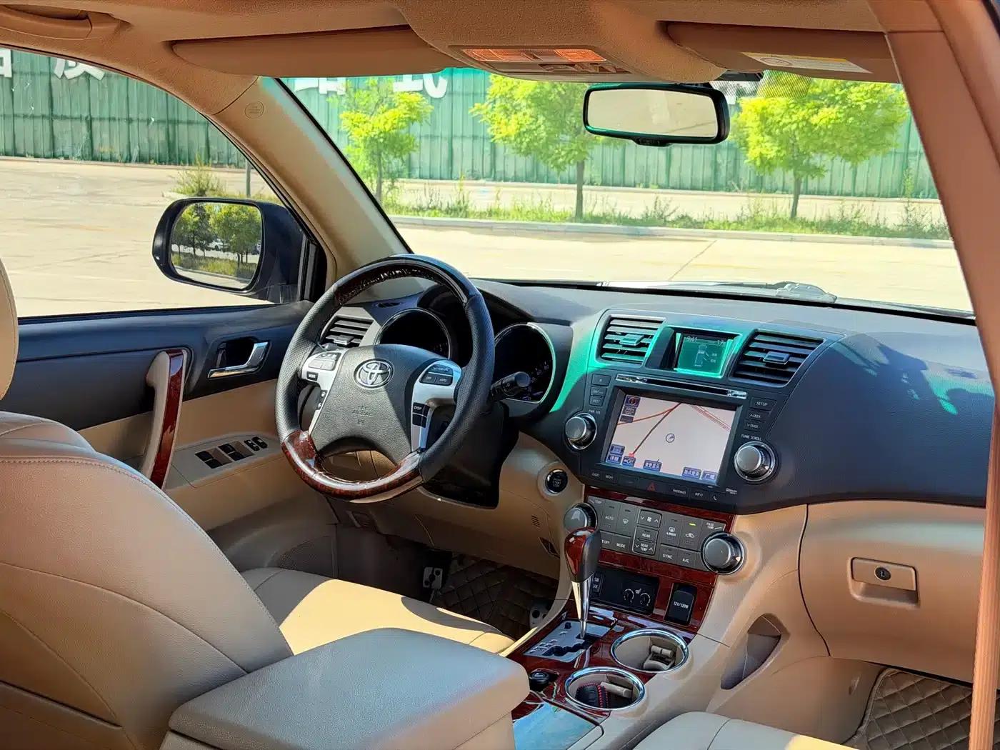 2012 Highlander 2.7L 2WD 7-seater Luxury Navigation Edition — миниатюра 17