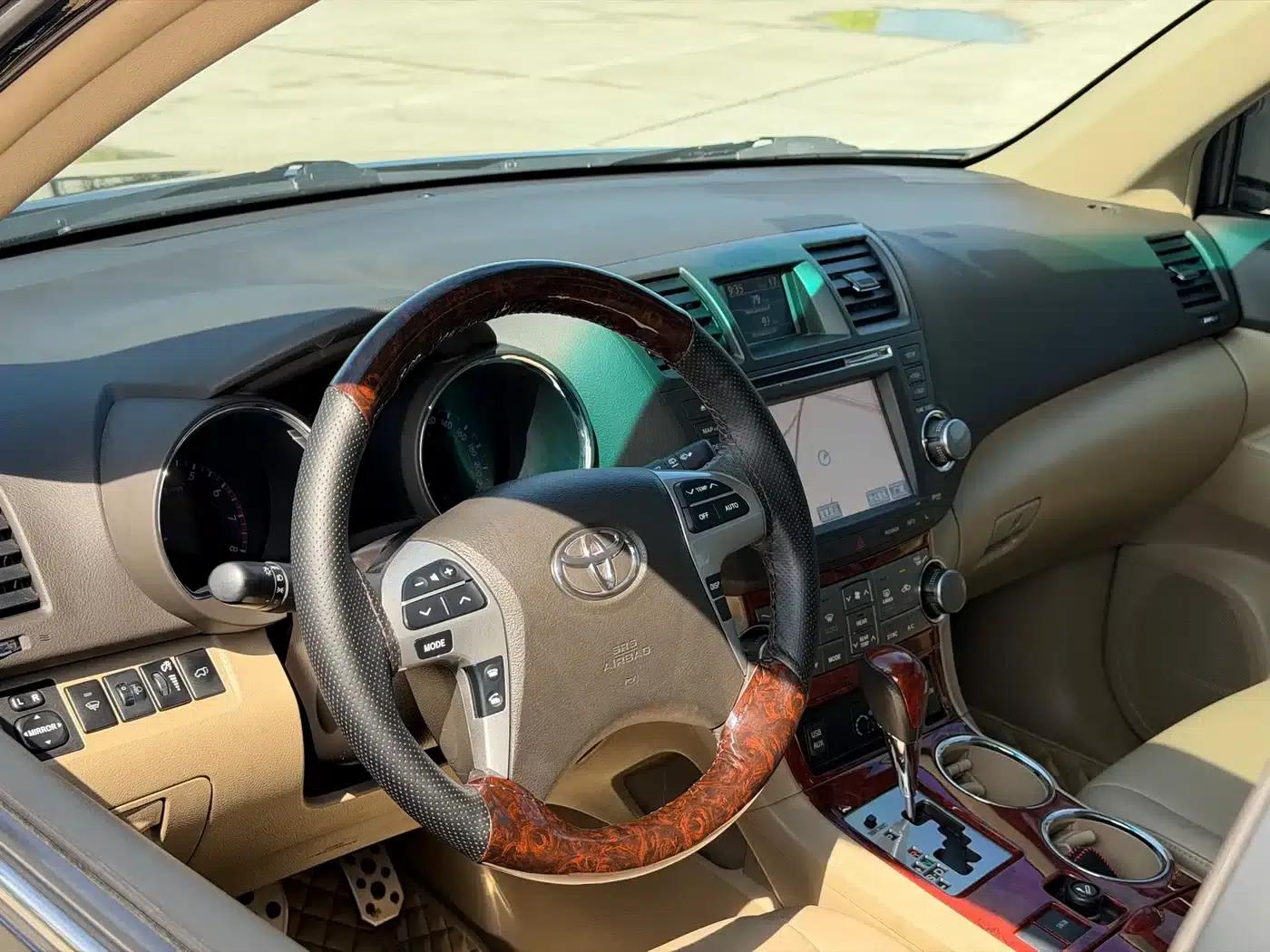 2012 Highlander 2.7L 2WD 7-seater Luxury Navigation Edition — миниатюра 6