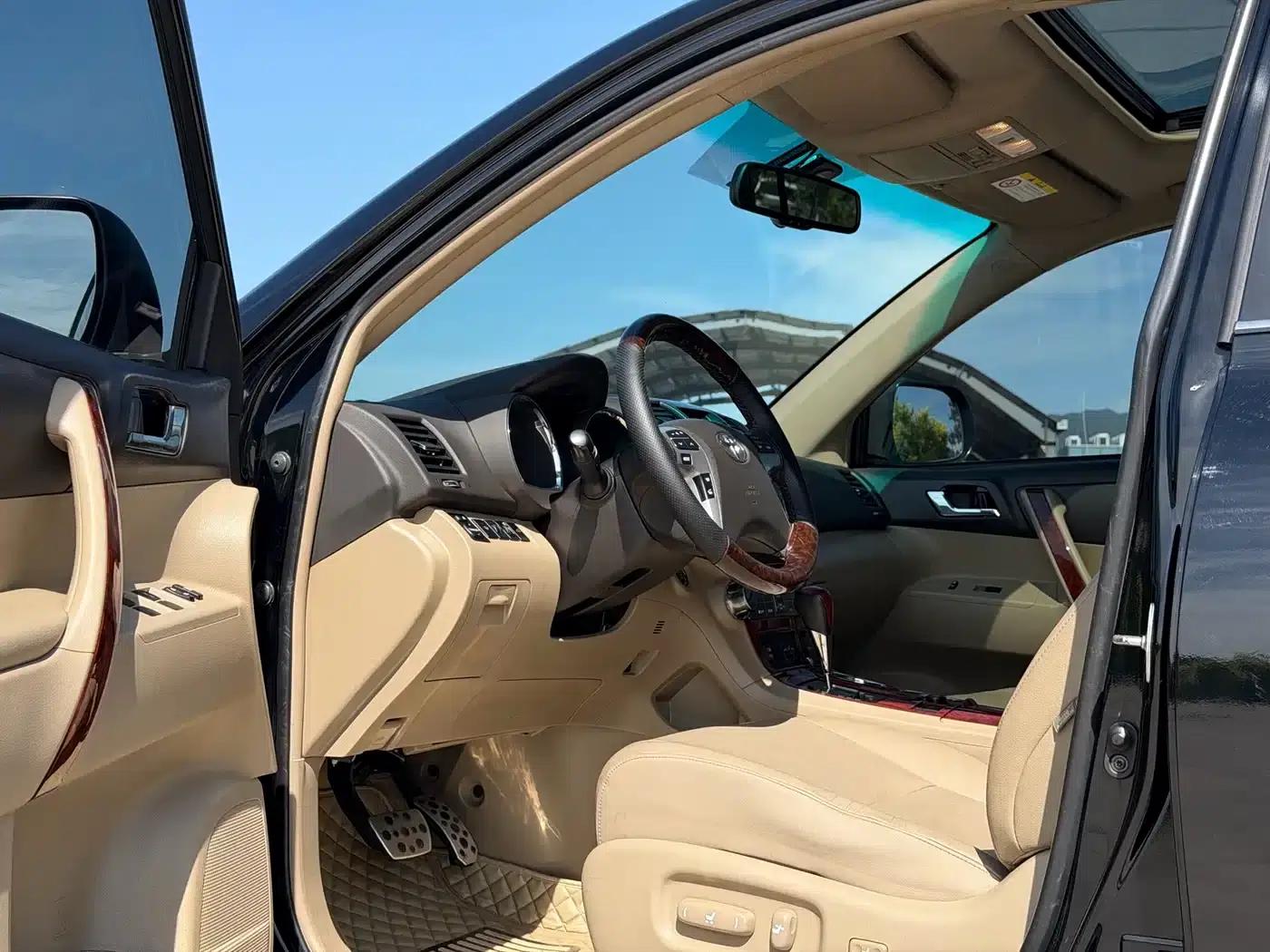 2012 Highlander 2.7L 2WD 7-seater Luxury Navigation Edition — миниатюра 7