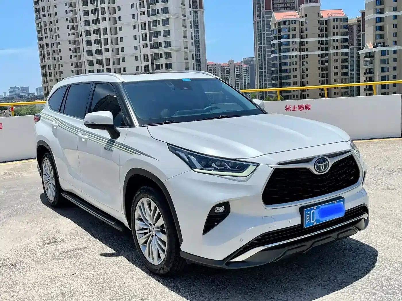2022 Toyota Highlander Hybrid 2.5L 2WD Premium Edition 7-Seater — миниатюра 1