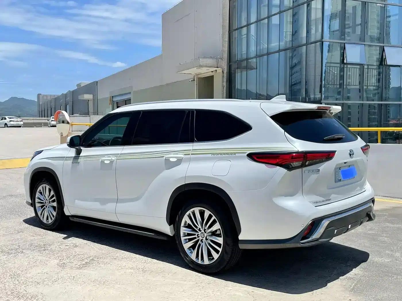 2022 Toyota Highlander Hybrid 2.5L 2WD Premium Edition 7-Seater — миниатюра 3