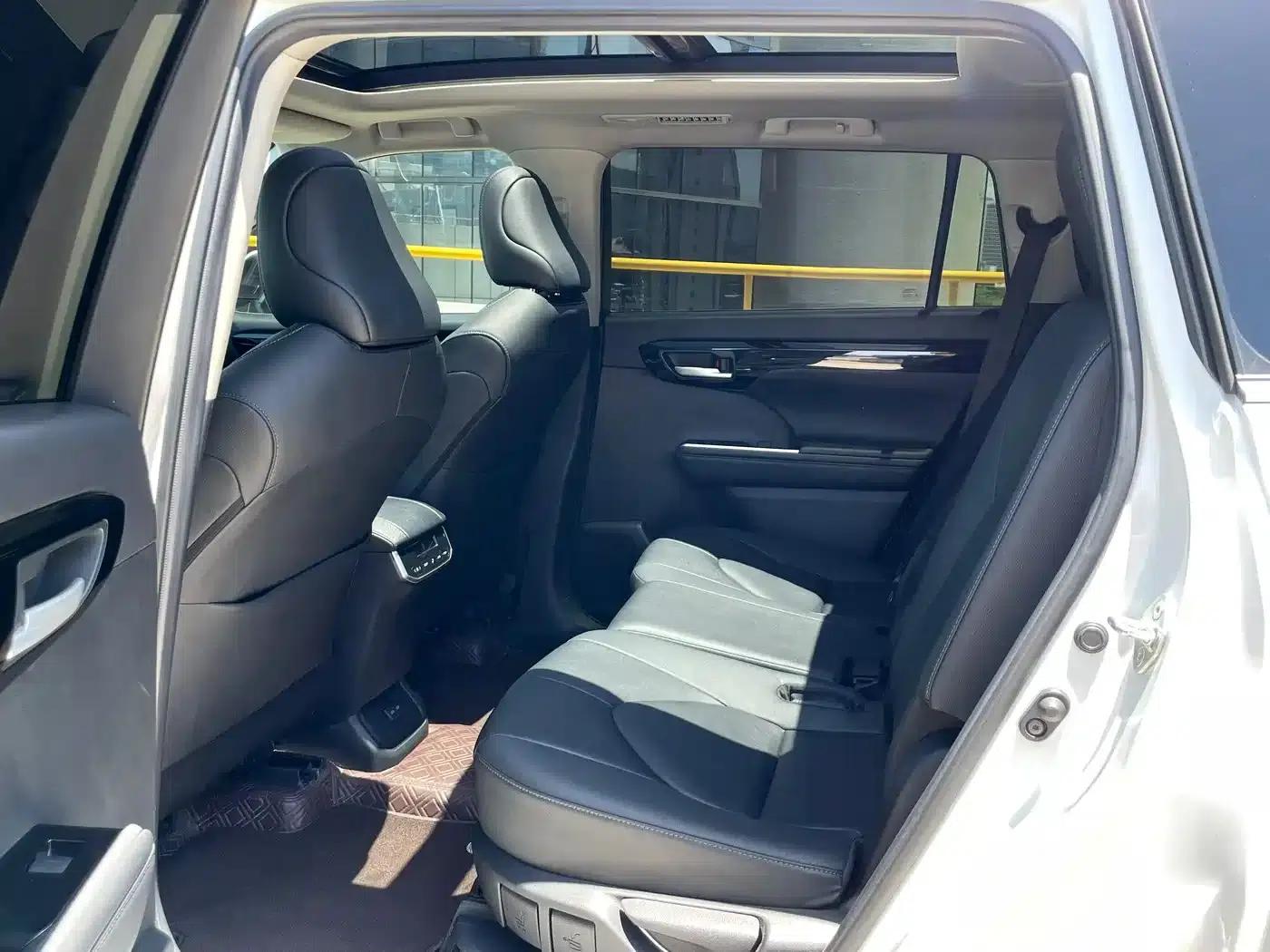 2022 Toyota Highlander Hybrid 2.5L 2WD Premium Edition 7-Seater — миниатюра 6